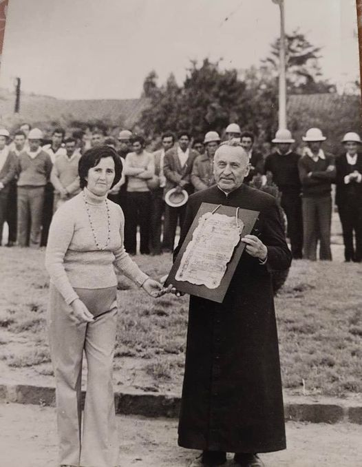 Padre Luis Cerón en actividades de la comuna